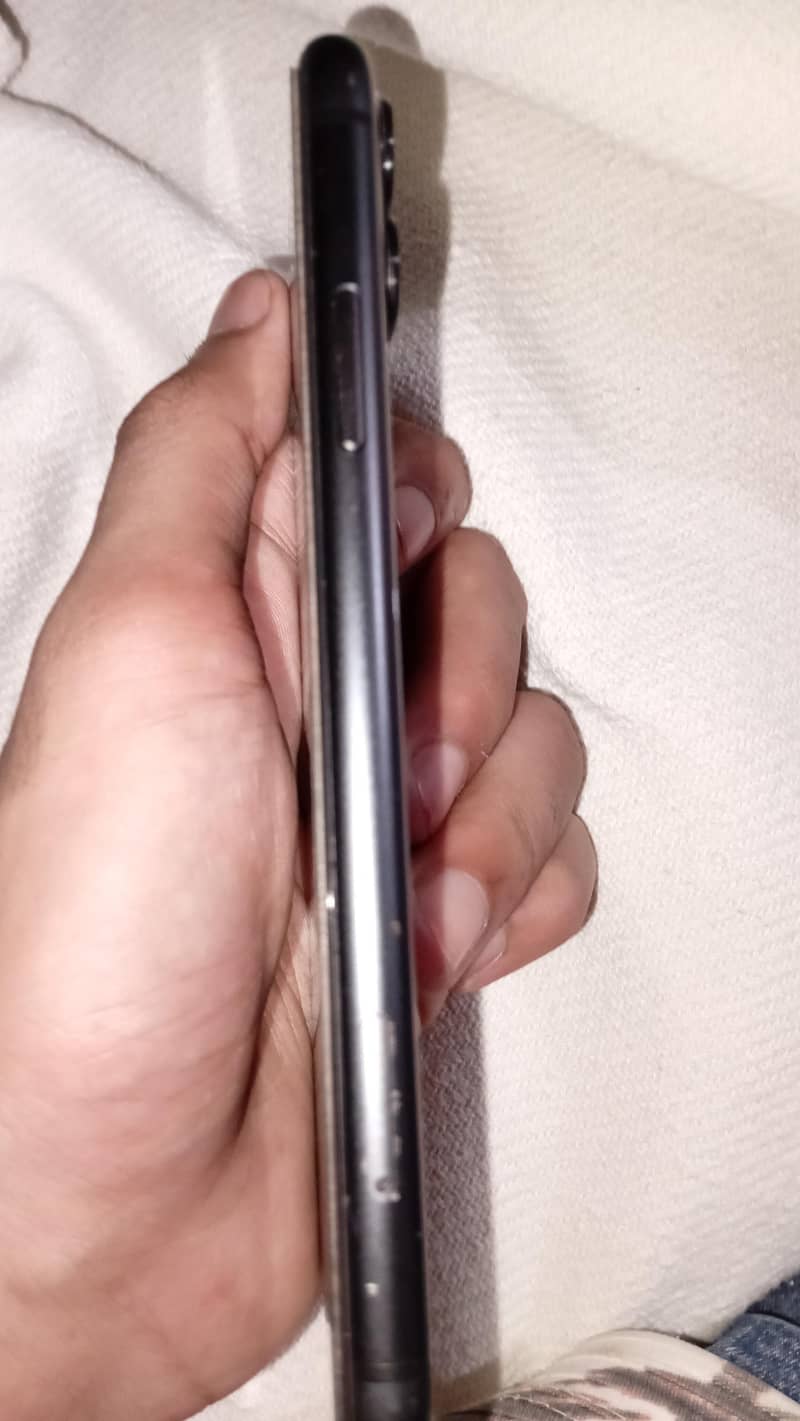 Apple iPhone 11 3