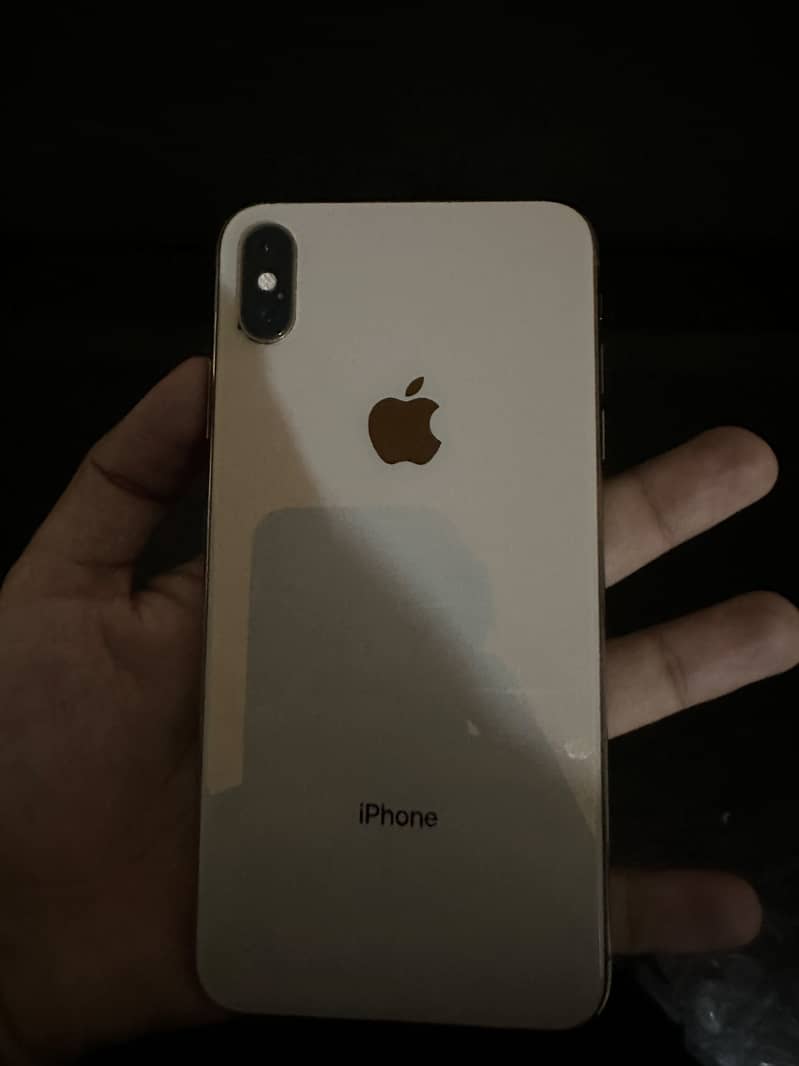 Apple iPhone XS Max 4