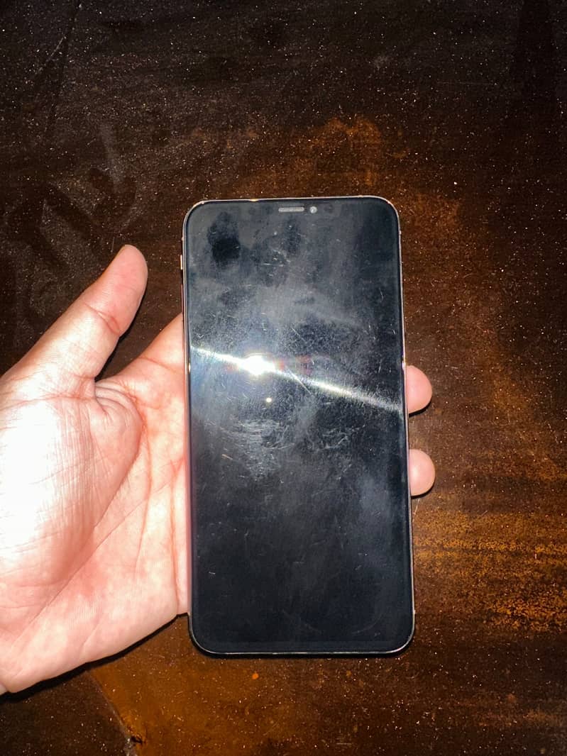 Apple iPhone XS Max 4