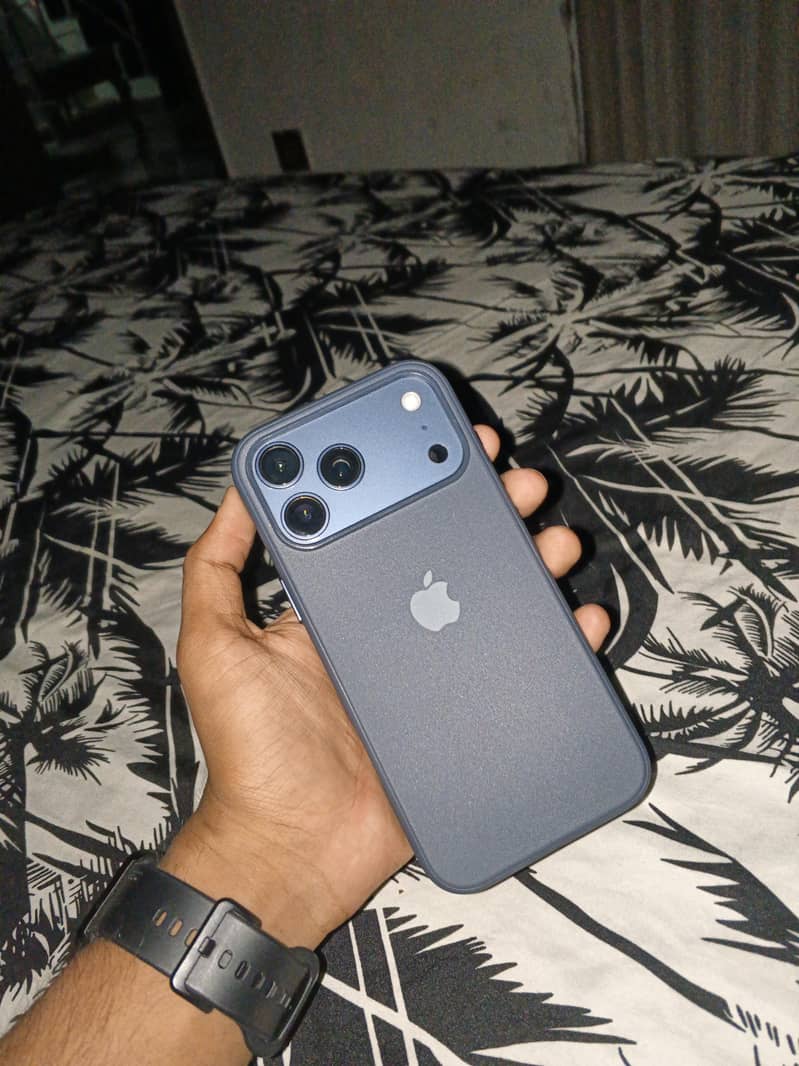 Apple iPhone 17 Pro Max 0