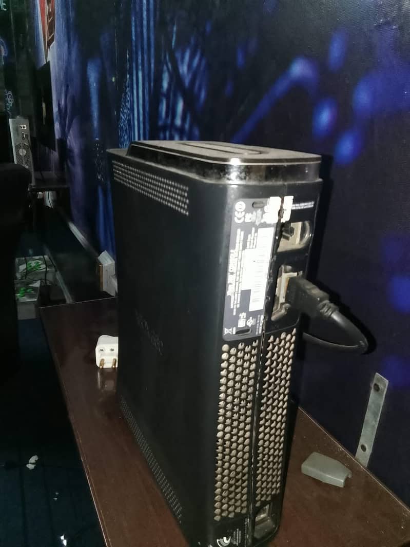 XBOX 360 slim with 2 controllers 1