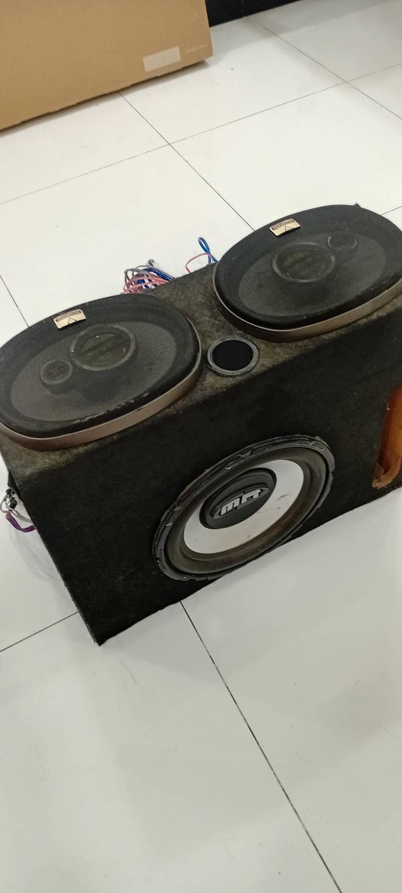 speaker woofer amplifier 0