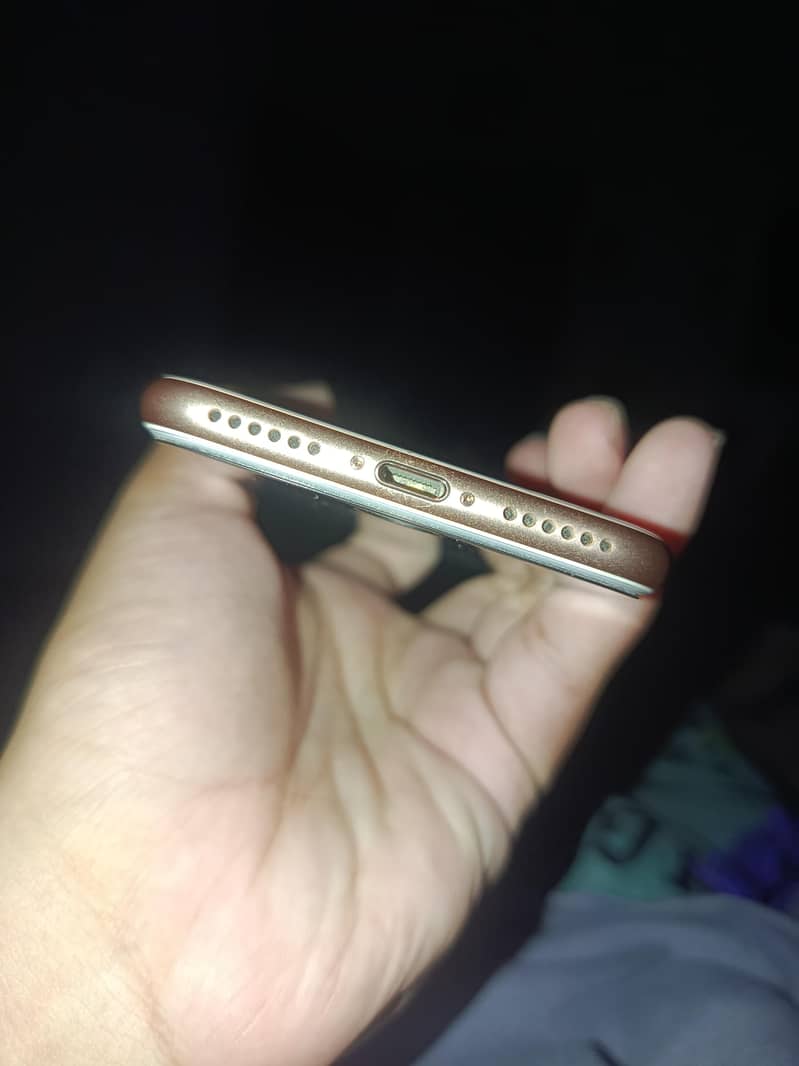 Apple iPhone 8 4