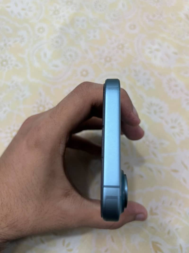 Apple iPhone 16 2