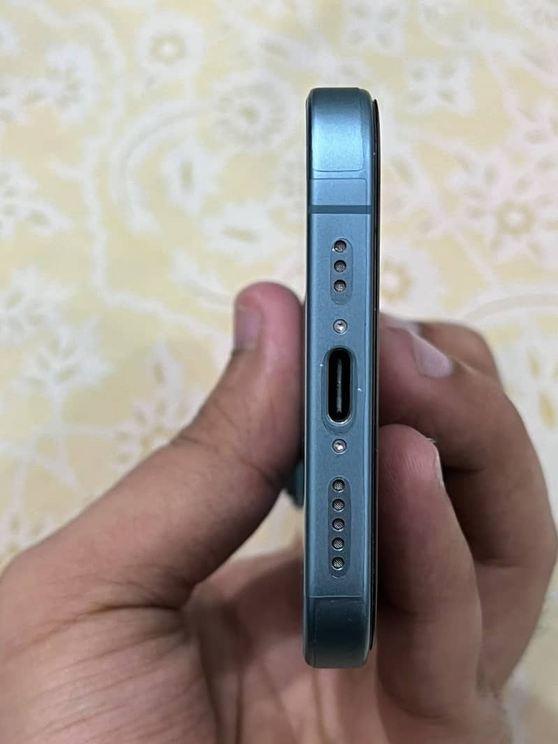 Apple iPhone 16 5