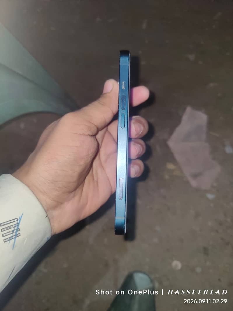 Apple iPhone 13 2