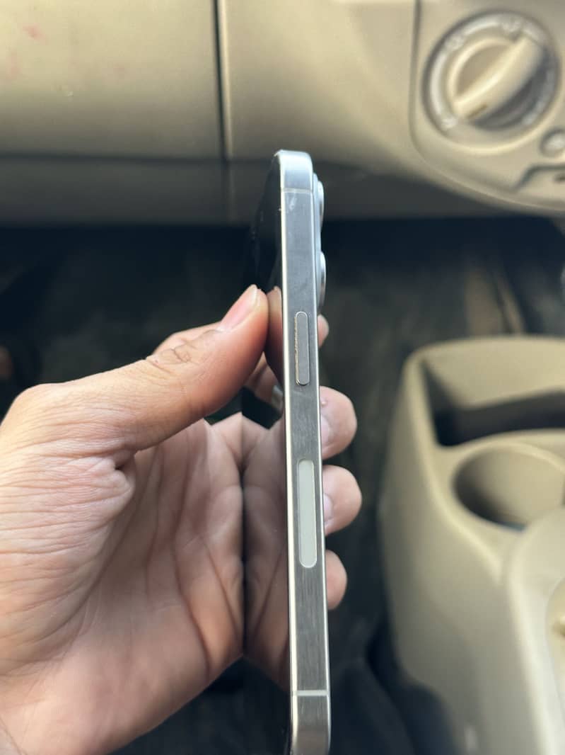 Apple iPhone 15 Pro 2