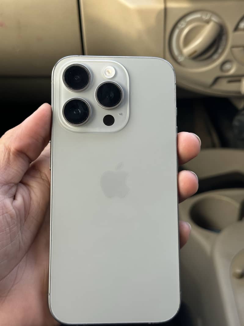 Apple iPhone 15 Pro 4