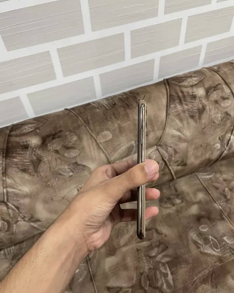 Apple iPhone 11 Pro Max 2