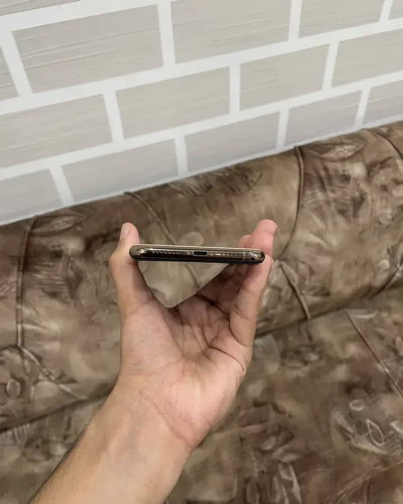 Apple iPhone 11 Pro Max 3