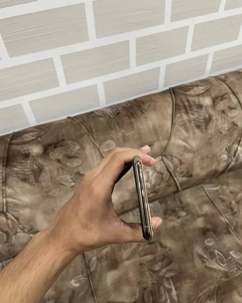 Apple iPhone 11 Pro Max 5