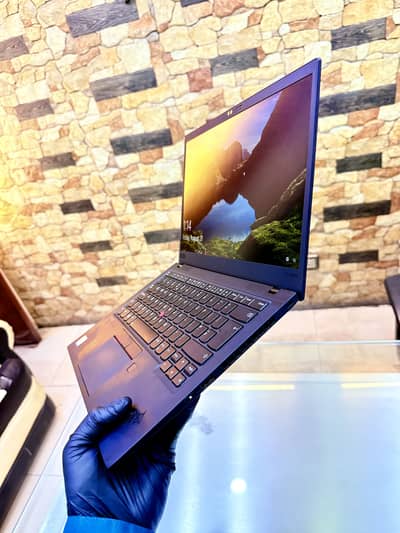Lenovo X1 Carbon | Core i5 8th Gen | Touchscreen | Ultra Slim Laptop