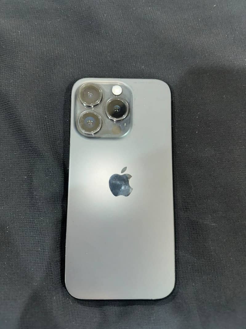Apple iPhone 15 Pro 3