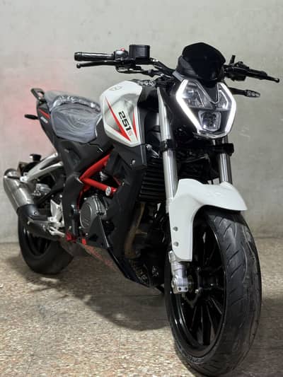Benelli 251S 2021 model ( efi water cold engine )