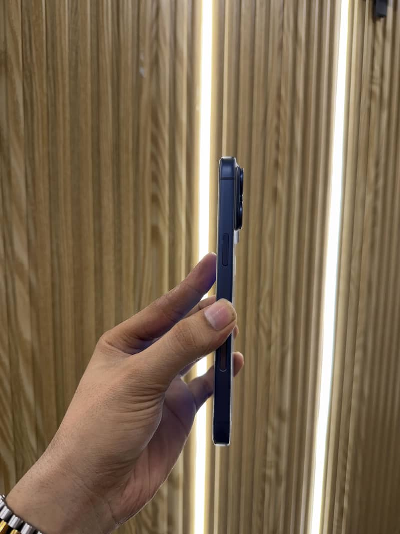 Apple iPhone 17 Pro Max 1