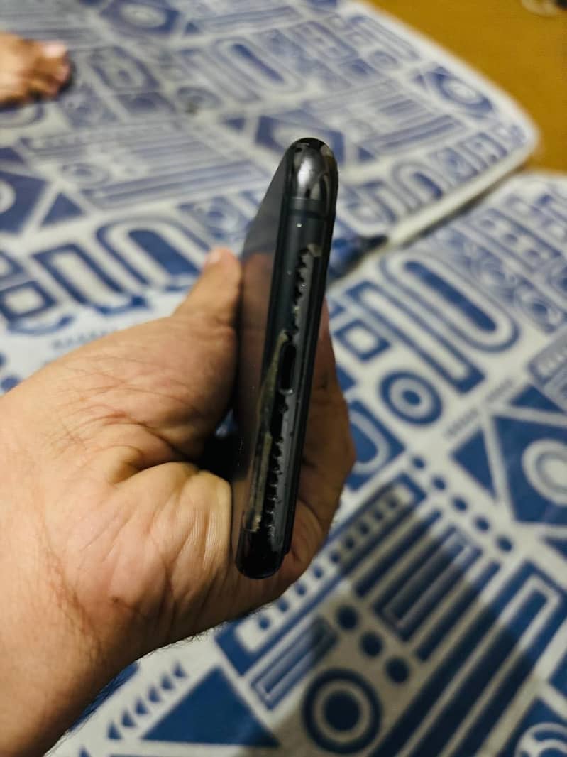Apple iPhone 11 Pro Max 4