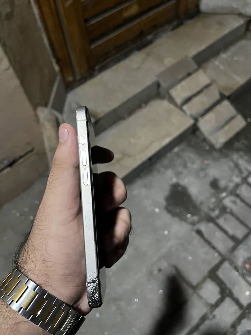 Apple iPhone 15 Pro 3