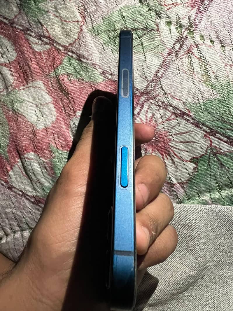 Apple iPhone 12 3