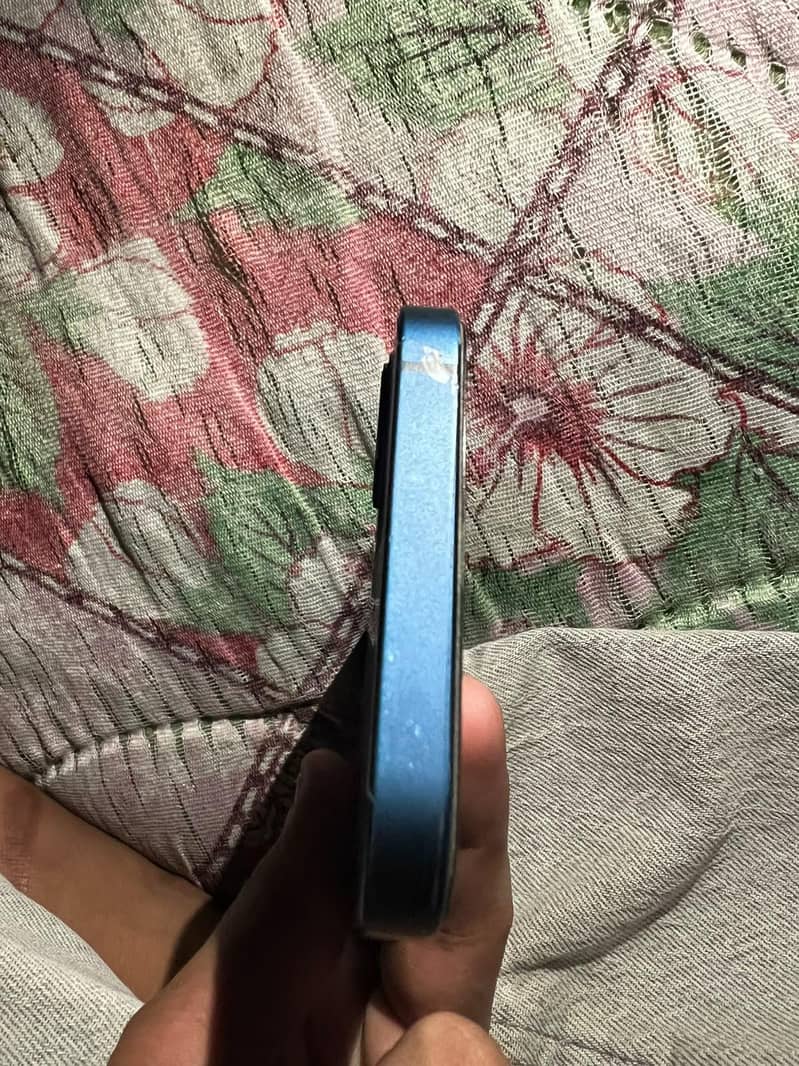 Apple iPhone 12 4