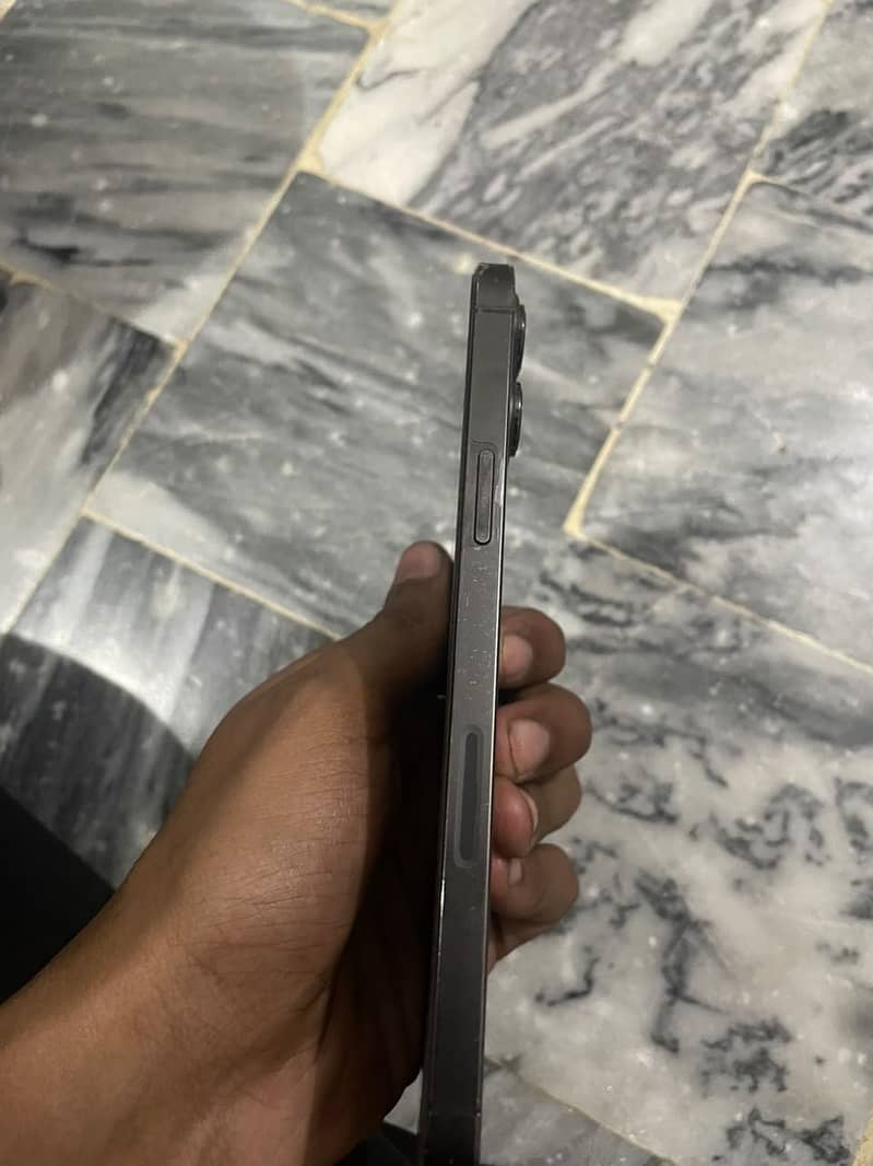 Apple iPhone 12 Pro Max 4