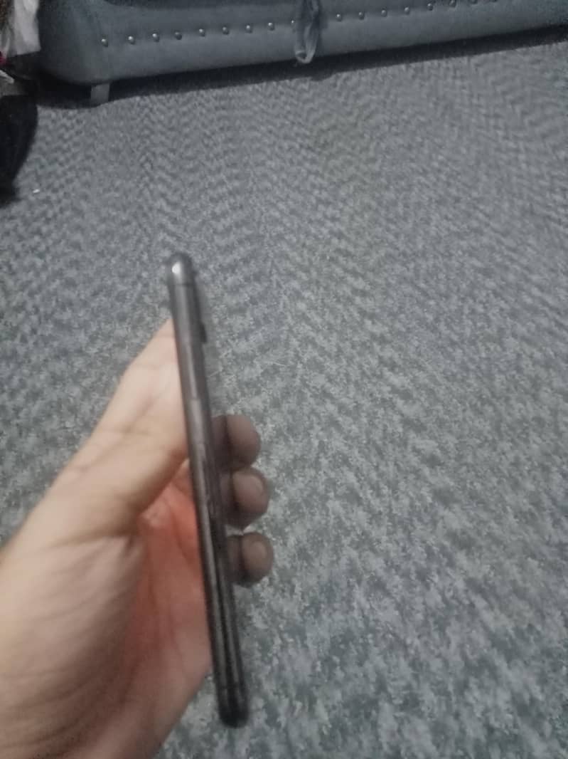 Apple iPhone X 3