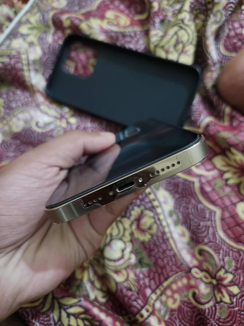 Apple iPhone 14 Pro Max 4