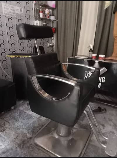 Selling saloon chairs 3