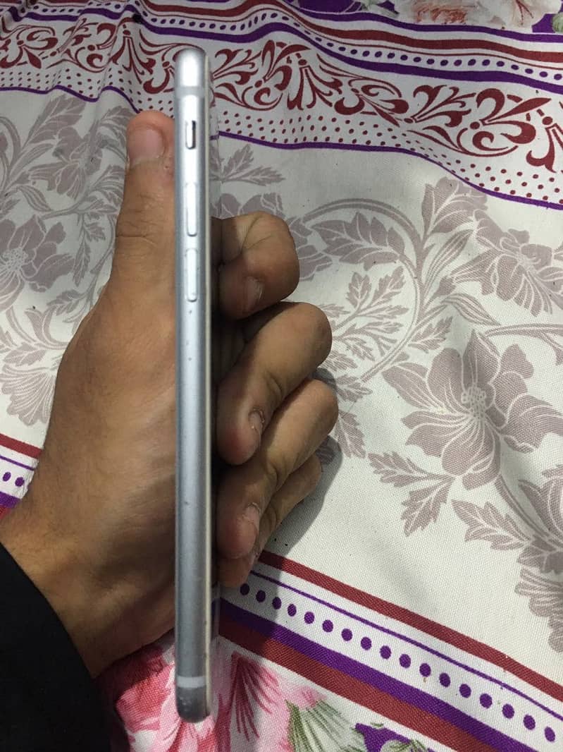 Apple iPhone 8 1