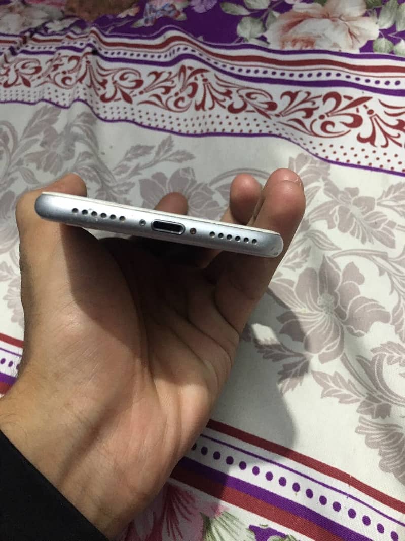 Apple iPhone 8 3
