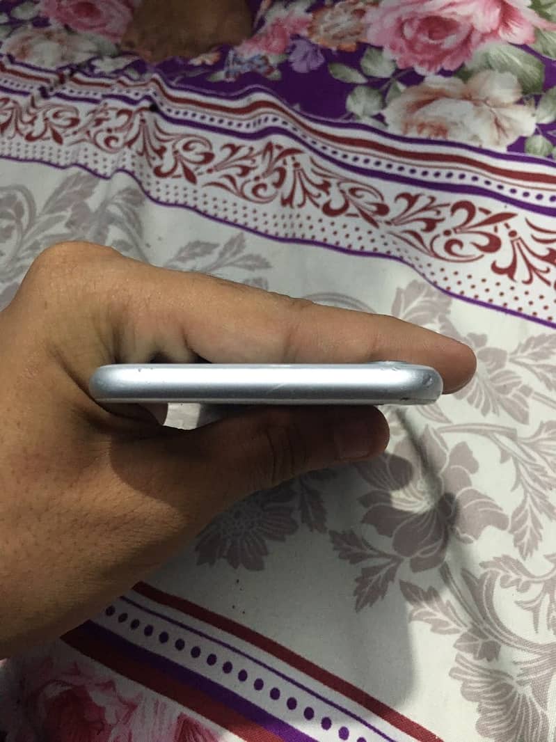 Apple iPhone 8 4