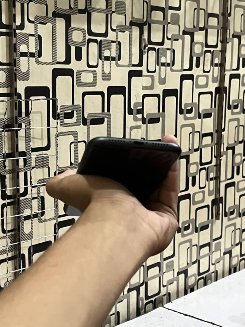 Apple iPhone 11 0