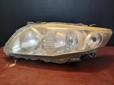 Toyota Corolla 2010 left headlight