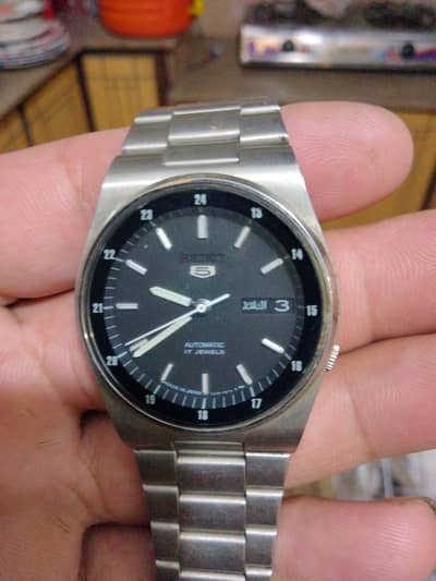 ماڈل: Seiko 5 Automatic 17 Jewels کیس بیک نمبر: 7009-3161
