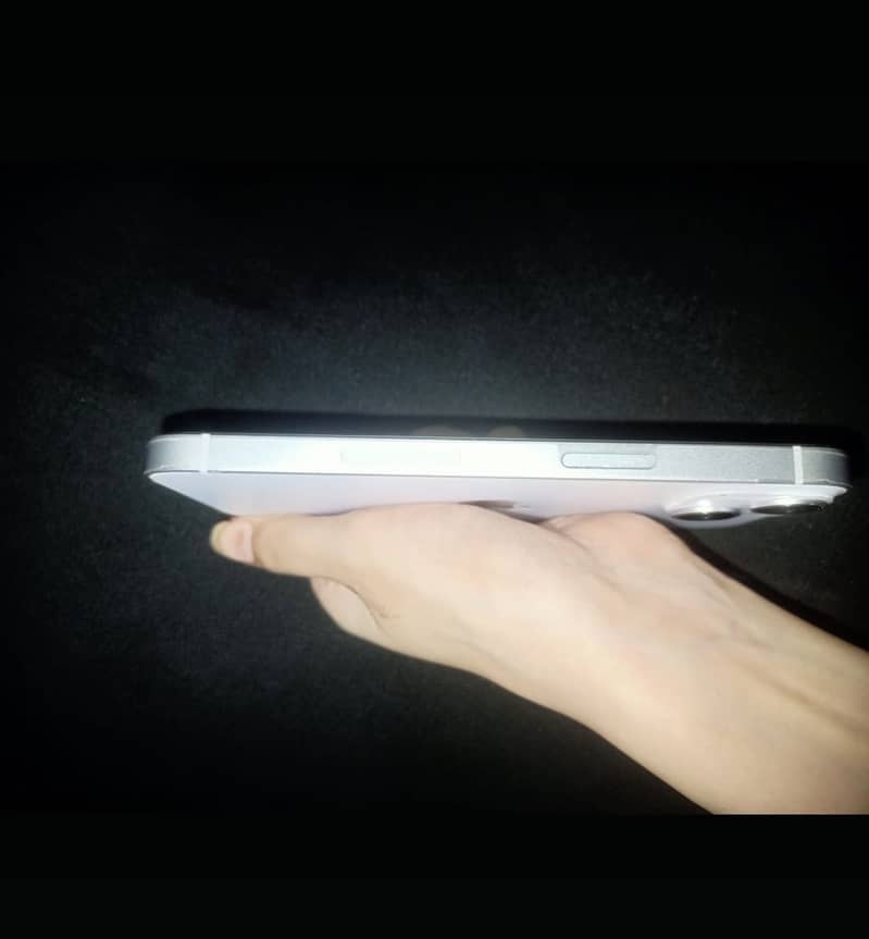 Apple iPhone 14 4