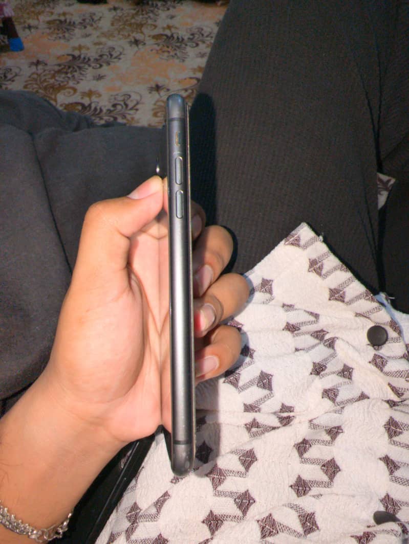 Apple iPhone 11 3