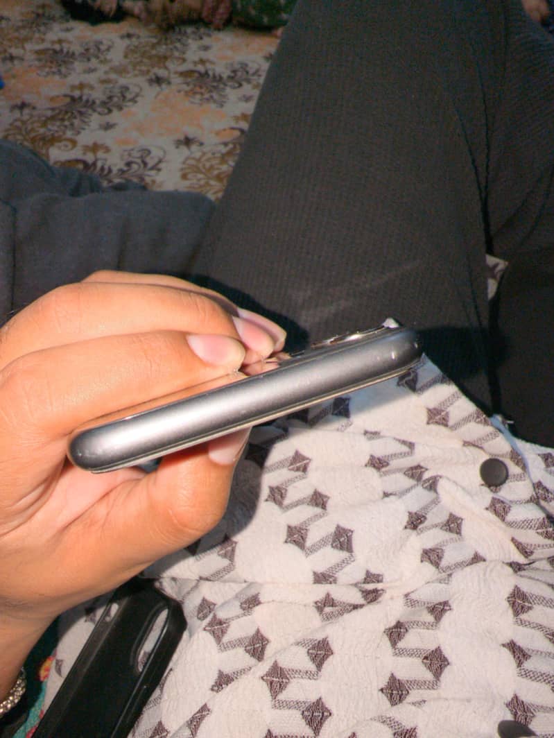 Apple iPhone 11 5