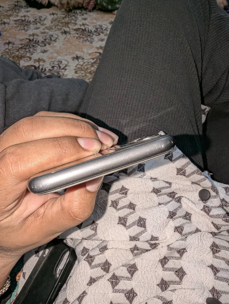Apple iPhone 11 6