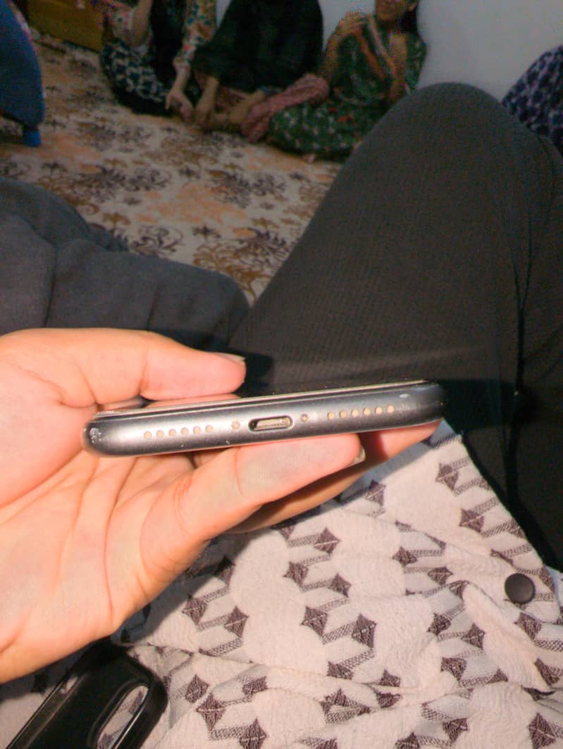 Apple iPhone 11 7
