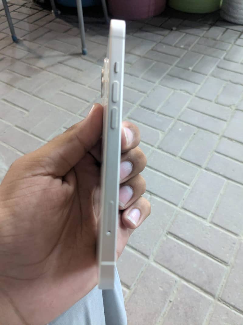 Apple iPhone 13 2