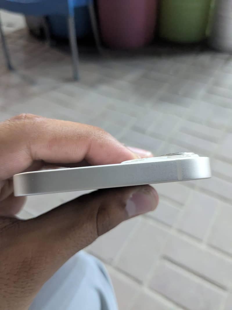 Apple iPhone 13 5