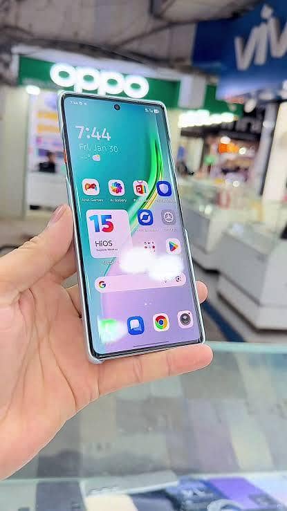 Tecno CAMON 40 Pro 0