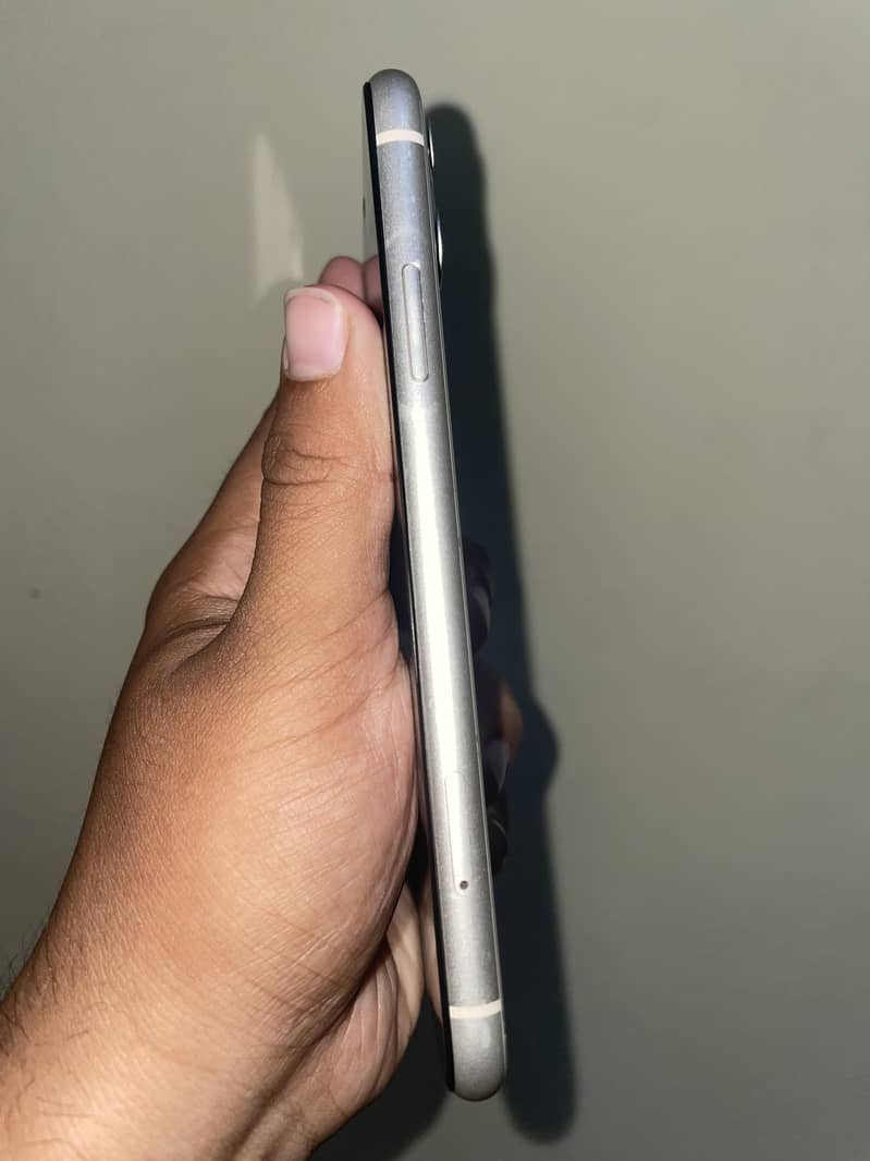 Apple iPhone 11 3