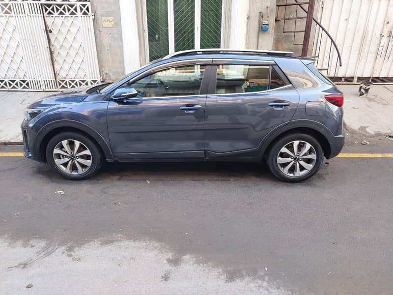 KIA Stonic EX+ 3