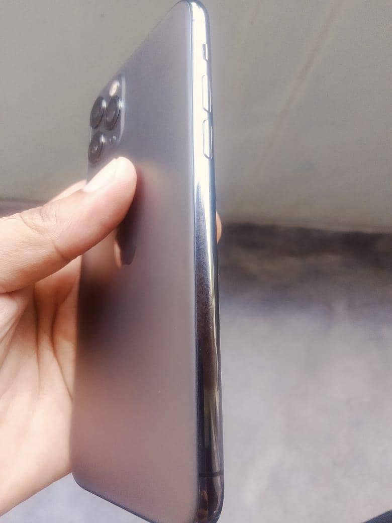 Apple iPhone 11 Pro 1