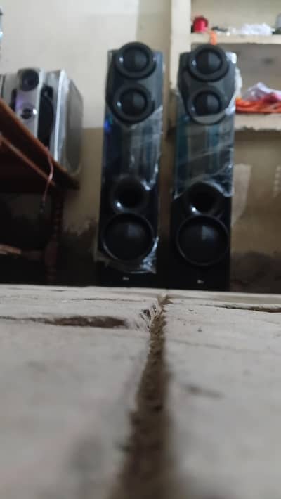 LG Tower Wofer speakers Heavy sound Heavy Base