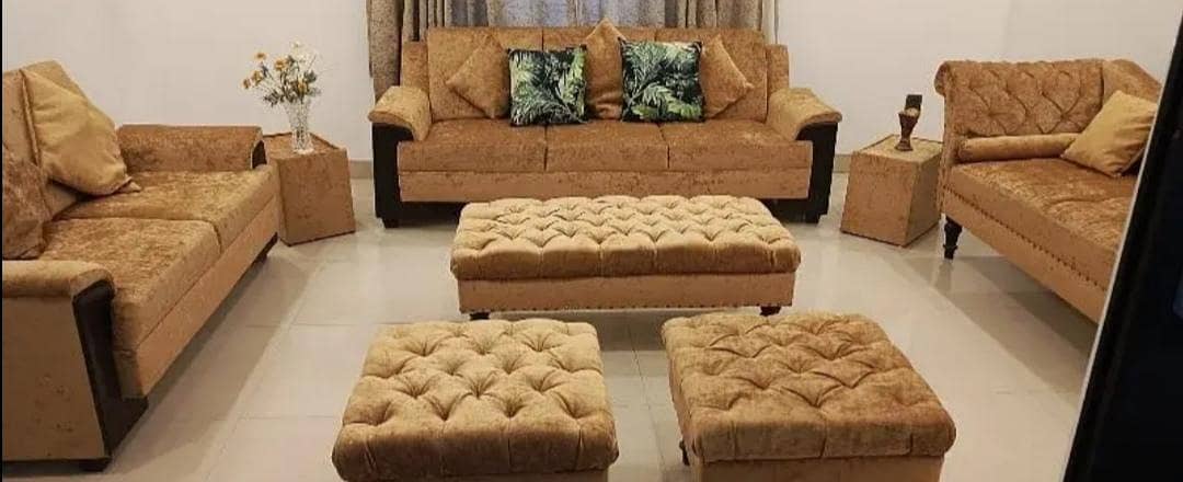 Eight Seaters sofa with Table 0