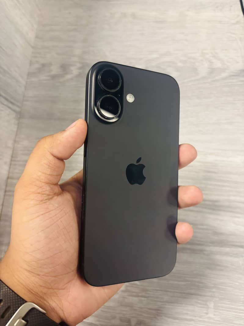 Apple iPhone 16 0