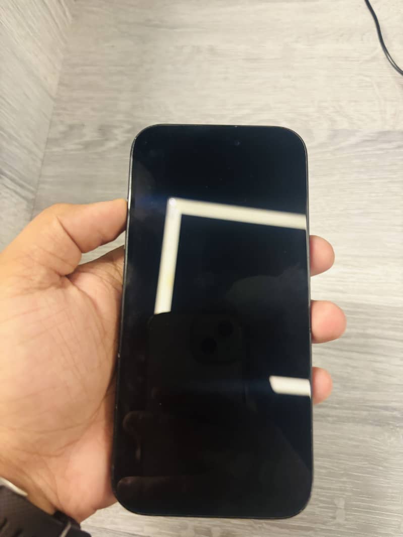 Apple iPhone 16 1