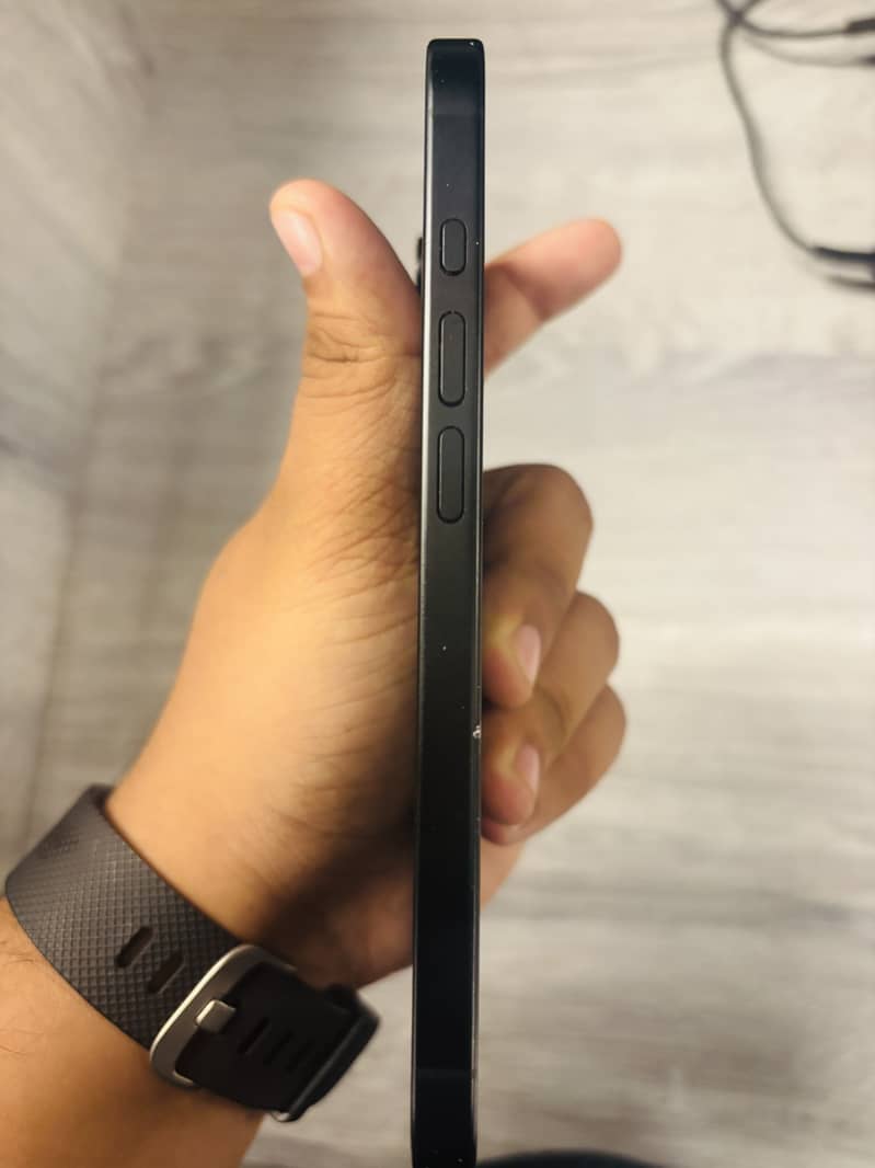 Apple iPhone 16 3