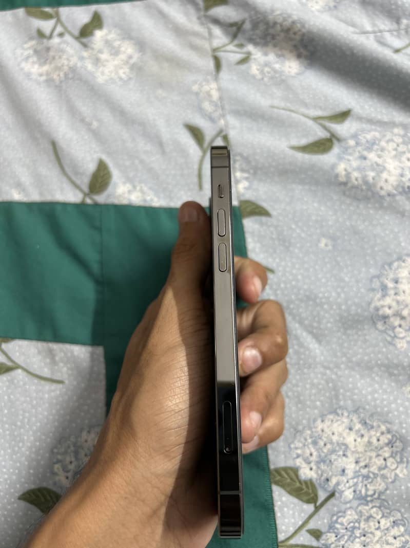 Apple iPhone 12 Pro 1